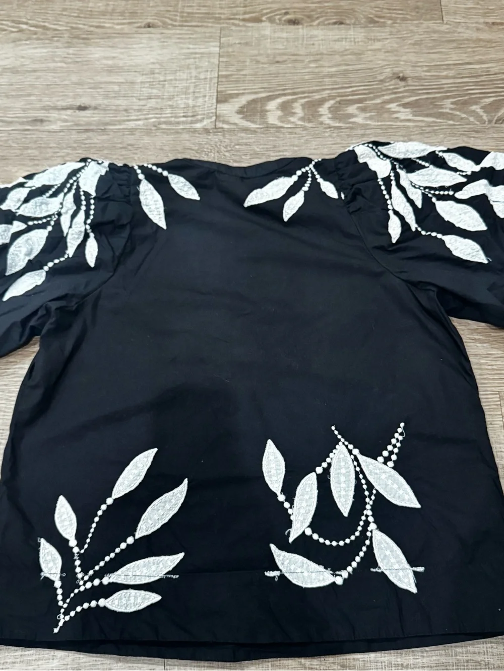 Anthropologie Black White Embroidered Leaf Boho V-Neck Blouse Top Sz S